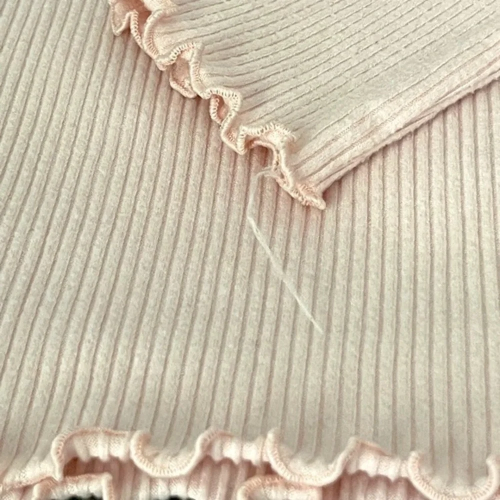 Old Navy Ribbed Long Sleeve Top - Picture 4 of 7